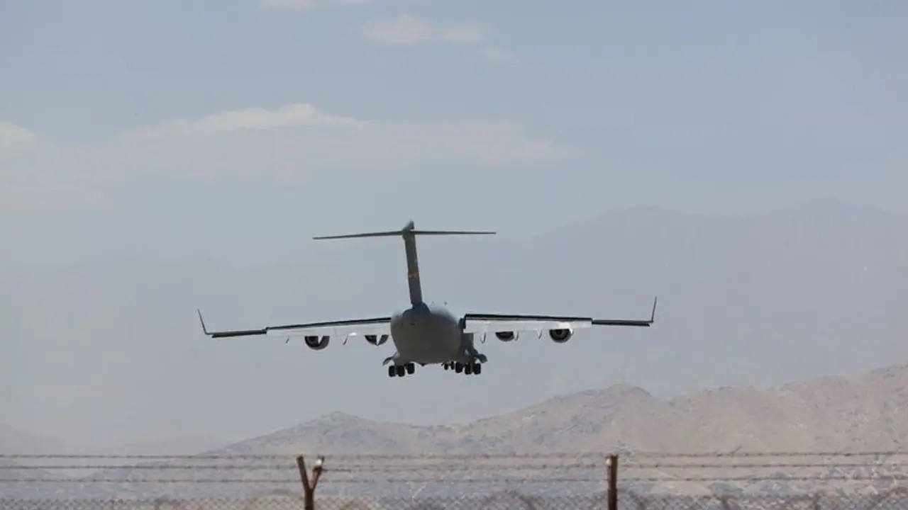 ತಾಲಿಬಾನ್ ಆಕ್ರಮಣದ ಬಳಿಕ ಆಫ್ಘಾನ್ನಲ್ಲಿ ಇಳಿಯಿತು ಮೊದಲ ಅಂತಾರಾಷ್ಟೀಯ ವಿಮಾನ! ತಾಲಿಬಾನ್ ಆಕ್ರಮಣದ ಬಳಿಕ ಆಫ್ಘಾನ್ನಲ್ಲಿ ಇಳಿಯಿತು ಮೊದಲ ಅಂತಾರಾಷ್ಟೀಯ ವಿಮಾನ!