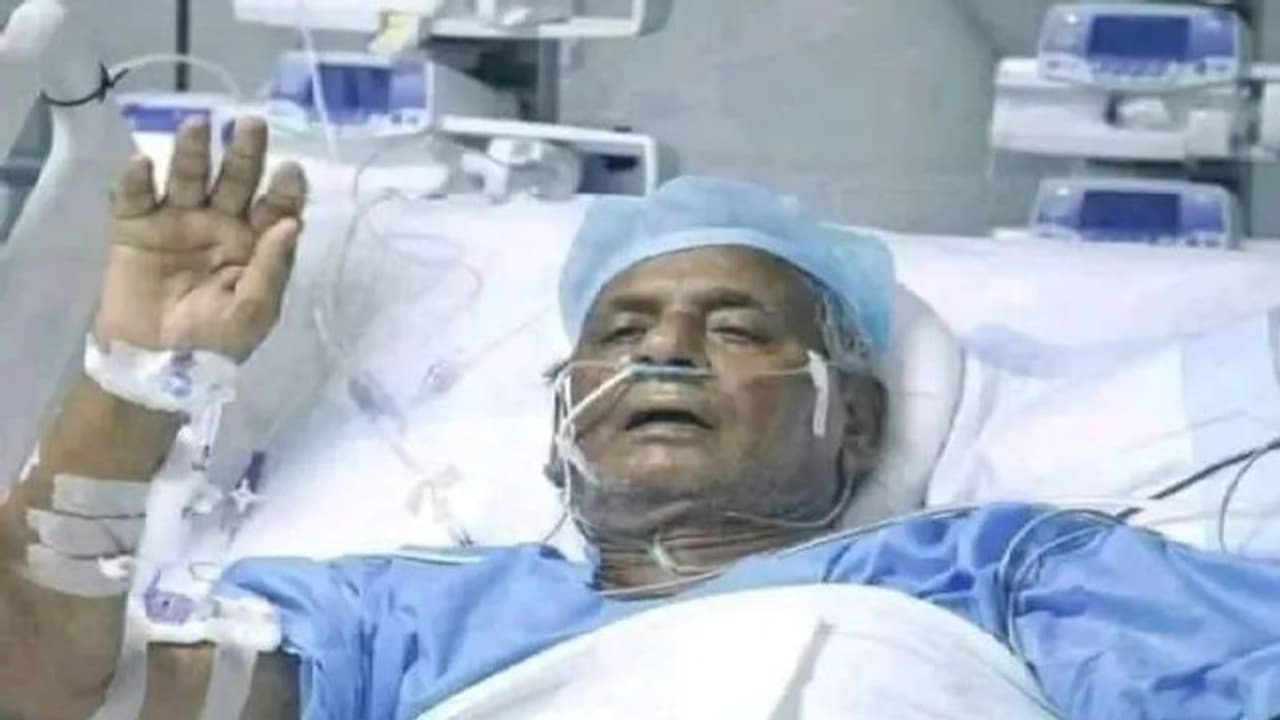 कल्याण सिंह की हालत नाजुक, मिलने पहुंचा परिवार, डॉक्टर बोले कोई रिस्पांस नहीं..आंख खोलते और बंद करते कल्याण सिंह की हालत नाजुक, मिलने पहुंचा परिवार, डॉक्टर बोले कोई रिस्पांस नहीं..आंख खोलते और बंद करते