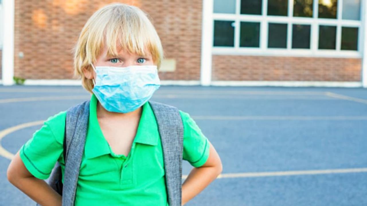 ദൈവ സാദൃശ്യത്തില് സൃഷ്ടിച്ച മനുഷ്യന്റെ മുഖം മറയ്ക്കുന്നത് മതവിരുദ്ധം, മാസ്കിനെതിരെ കത്തോലിക്കാ സ്കൂള് ദൈവ സാദൃശ്യത്തില് സൃഷ്ടിച്ച മനുഷ്യന്റെ മുഖം മറയ്ക്കുന്നത് മതവിരുദ്ധം, മാസ്കിനെതിരെ കത്തോലിക്കാ സ്കൂള്