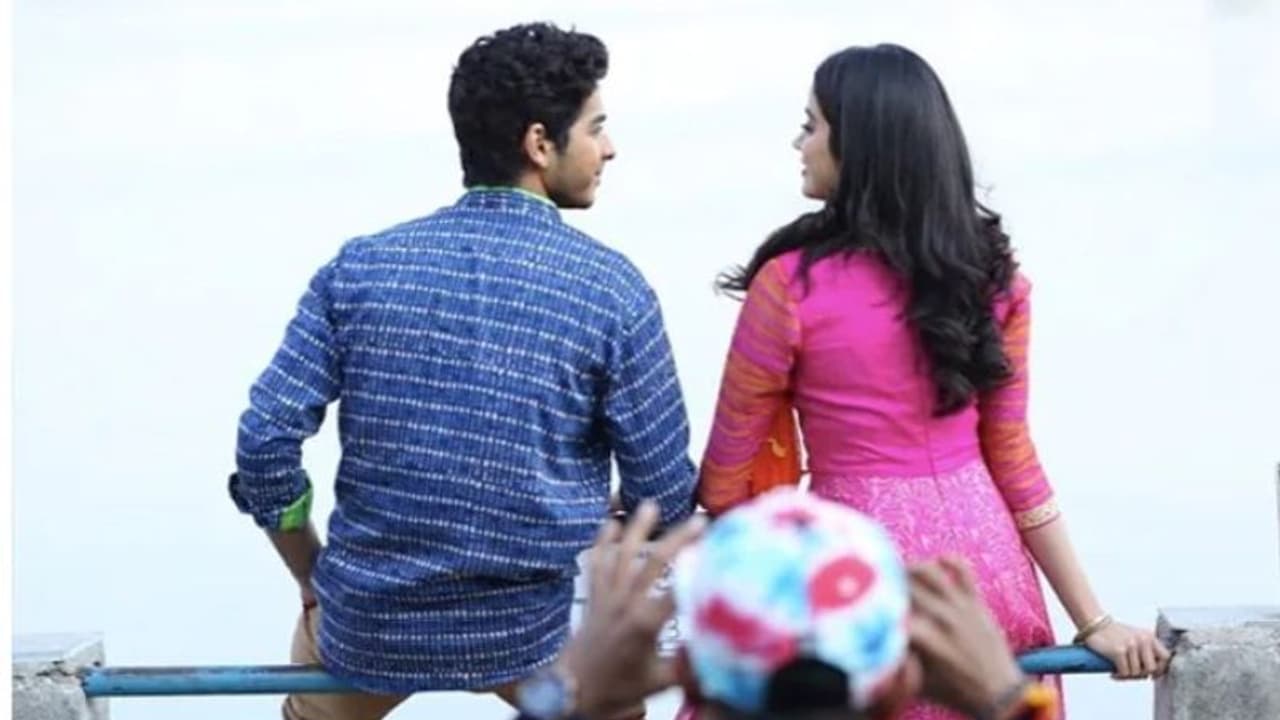 'ധഡക് എന്നും സ്പെഷല്', ഒരേസ്വരത്തില് പറഞ്ഞ് ഫോട്ടോകള് പങ്കുവെച്ച് നായകനും നായികയും 'ധഡക് എന്നും സ്പെഷല്', ഒരേസ്വരത്തില് പറഞ്ഞ് ഫോട്ടോകള് പങ്കുവെച്ച് നായകനും നായികയും