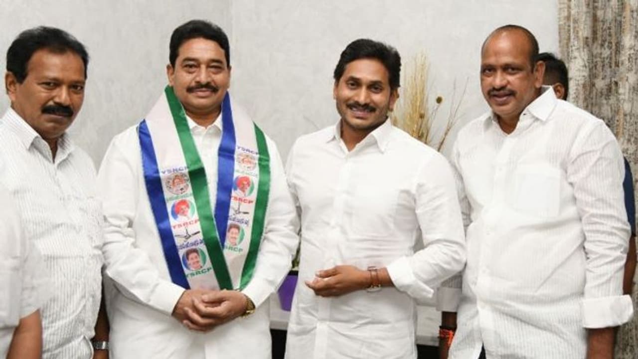 టిడిపికి బిగ్ షాక్... వైసిపి గూటికి గుంటూరు మాజీ ఎమ్మెల్యే జియావుద్దిన్ టిడిపికి బిగ్ షాక్... వైసిపి గూటికి గుంటూరు మాజీ ఎమ్మెల్యే జియావుద్దిన్