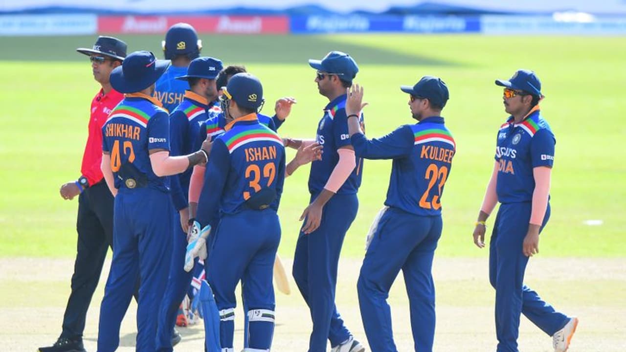 ভারতীয় দলে করোনার থাবা, বুধবারই হবে ভারত শ্রীলঙ্কা দ্বিতীয় টি২০ ম্যাচ ভারতীয় দলে করোনার থাবা, বুধবারই হবে ভারত শ্রীলঙ্কা দ্বিতীয় টি২০ ম্যাচ