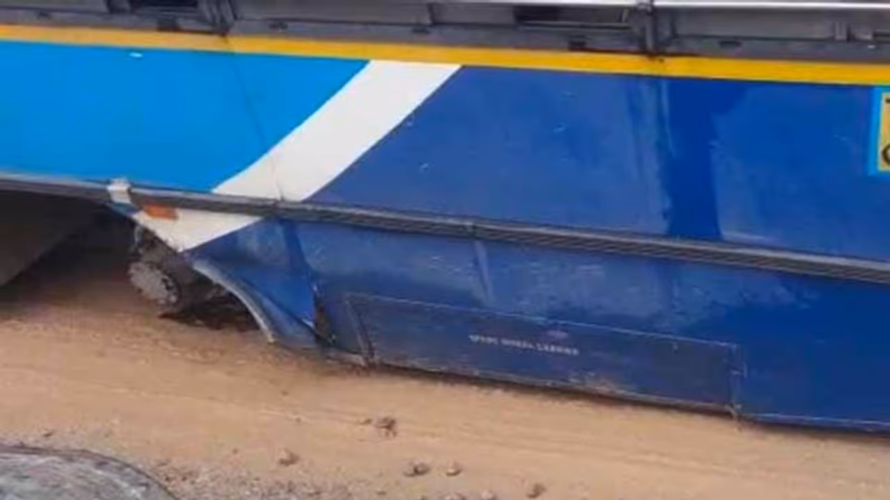 షాకింగ్.. నడుస్తుండగానే ఊడిన ఆర్టీసీ బస్సు టైర్లు.. ఒక్కసారిగా...