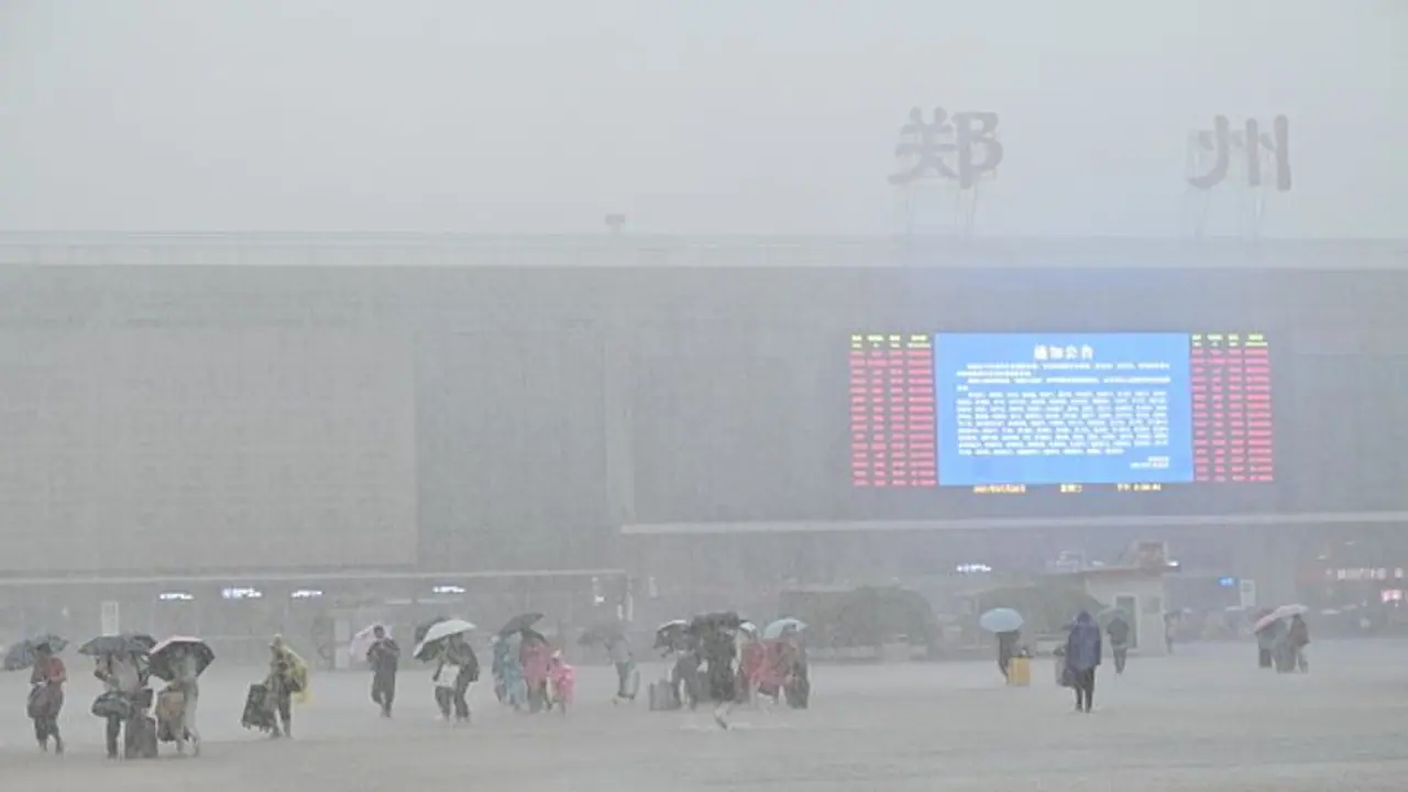 China: Videos of Zhengzhou flood show people stuck in trains, malls in waist deep water