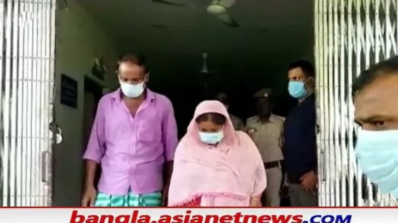 গৃহবধূর নির্দেশেই তারকাঁটা টপকে মাদক যেত 'ওপারে', পুলিশের জালে মহিলা পাচারকারী গৃহবধূর নির্দেশেই তারকাঁটা টপকে মাদক যেত 'ওপারে', পুলিশের জালে মহিলা পাচারকারী