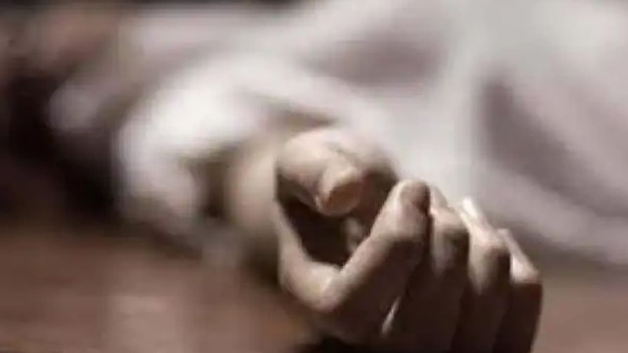 కూతురితో అల్లుడు గొడవలు.. సర్దిచెబుదామని వెళ్లి.. కూతురితో అల్లుడు గొడవలు.. సర్దిచెబుదామని వెళ్లి..