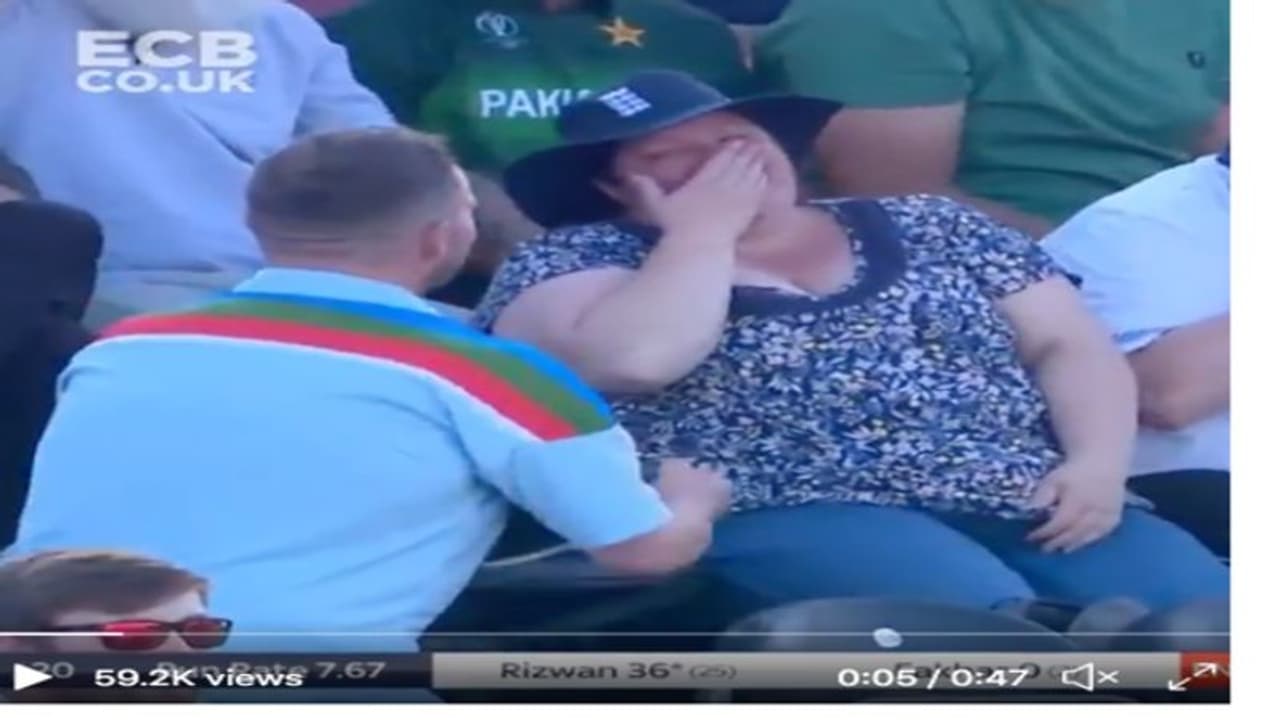 Love is in the air! Man proposes girlfriend during Eng vs Pak T20I match; Watch