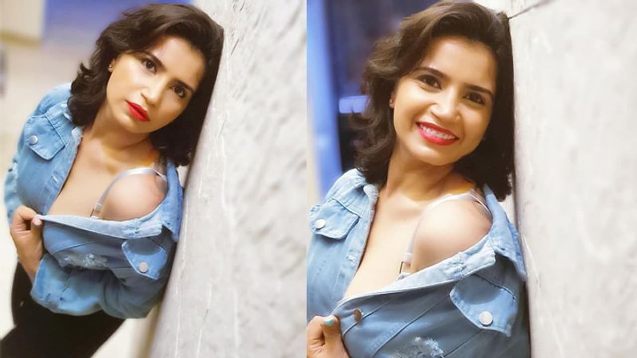 तारक मेहता की एक्ट्रेस पर भड़के लोग, ब्रा की स्ट्रैप दिखाने पर नाराज लोगों ने लगाई क्लास तो पति ने दिया जवाब तारक मेहता की एक्ट्रेस पर भड़के लोग, ब्रा की स्ट्रैप दिखाने पर नाराज लोगों ने लगाई क्लास तो पति ने दिया जवाब