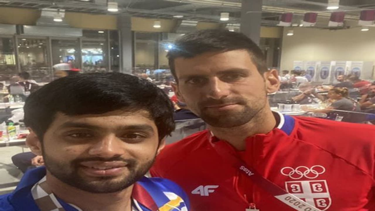 Tokyo Olympics: बी साई प्रणीत ने टेनिस की दुनिया के नंबर खिलाड़ी नोवाक जोकोविच के साथ फोटो की शेयर Tokyo Olympics: बी साई प्रणीत ने टेनिस की दुनिया के नंबर खिलाड़ी नोवाक जोकोविच के साथ फोटो की शेयर