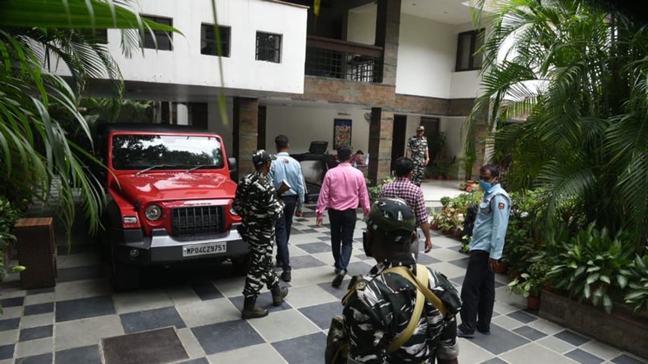 6,000 ಕೋಟಿ ರೂ. ವ್ಯವಹಾರದಲ್ಲಿ ತೆರಿಗೆ ವಂಚನೆ; ದೈನಿಕ್ ಭಾಸ್ಕರ್ ಗ್ರೂಪ್ ಮೇಲೆ IT ದಾಳಿ, ಶೋಧ! 6,000 ಕೋಟಿ ರೂ. ವ್ಯವಹಾರದಲ್ಲಿ ತೆರಿಗೆ ವಂಚನೆ; ದೈನಿಕ್ ಭಾಸ್ಕರ್ ಗ್ರೂಪ್ ಮೇಲೆ IT ದಾಳಿ, ಶೋಧ!