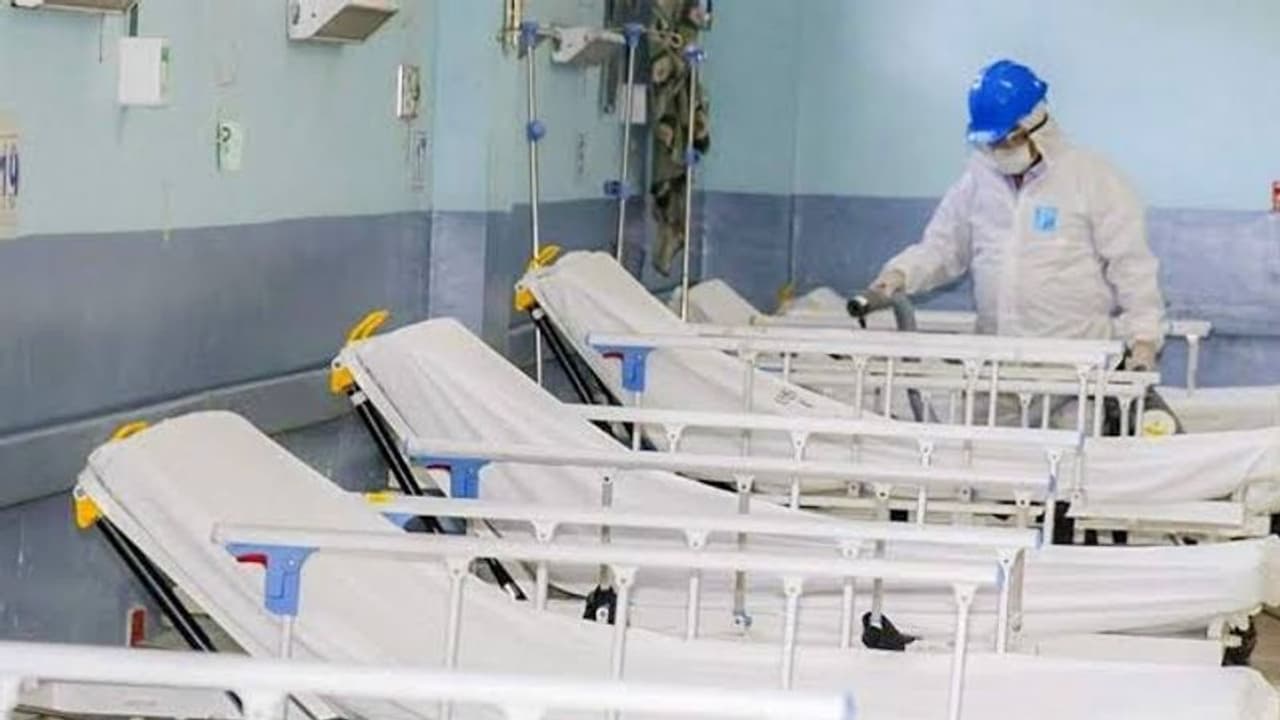 കൊവിഡ് ചികിത്സാ കേന്ദ്രത്തില്‍ ഗ്രൂപ്പ് സെക്സിനിടെ അക്രമം, പൊലീസ് റെയ്ഡ്