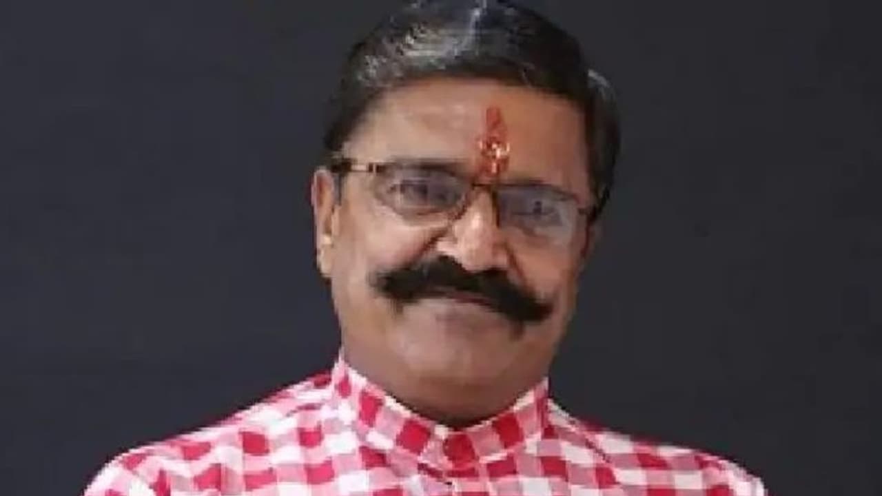 सीएम योगी के मंत्री ने ली ऐसी शपथ, 'जब तक देश से कोरोना खत्म नहीं होगा, मैं अन्न ग्रहण नहीं करूंगा' सीएम योगी के मंत्री ने ली ऐसी शपथ, 'जब तक देश से कोरोना खत्म नहीं होगा, मैं अन्न ग्रहण नहीं करूंगा'