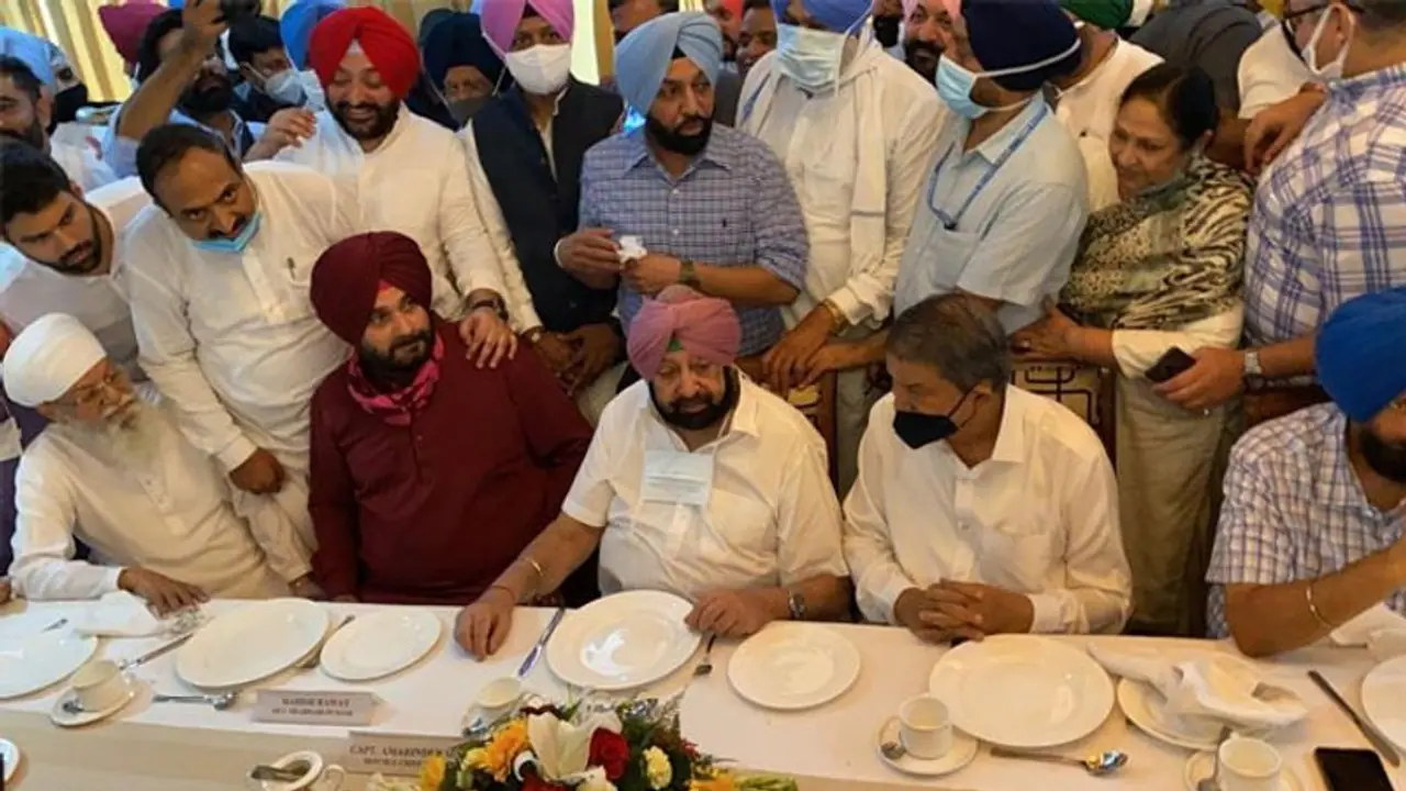Calling truce, Punjab CM Singh meets Navjot Sidhu, sip tea ahead of coronation of state Congress chief Calling truce, Punjab CM Singh meets Navjot Sidhu, sip tea ahead of coronation of state Congress chief