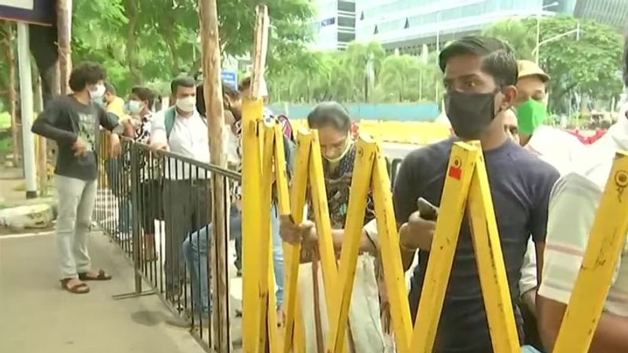 24 घंटे में मिले 34 हजार मामले, फिर 4 लाख से नीचे आए एक्टिव केस; महाराष्ट्र और केरल में देश की 50% मौतें 24 घंटे में मिले 34 हजार मामले, फिर 4 लाख से नीचे आए एक्टिव केस; महाराष्ट्र और केरल में देश की 50% मौतें