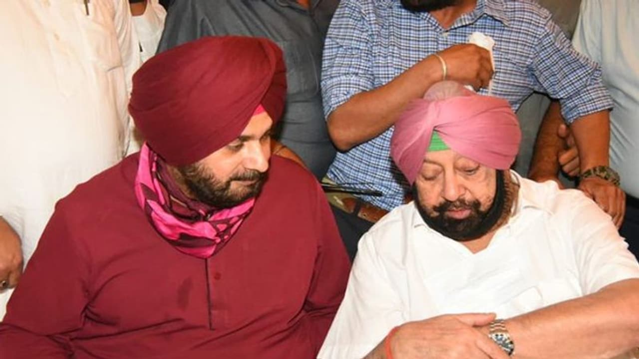 Congress Crisis: ক্যাপ্টেনের দিল্লির সফর, তারমধ্যেই পঞ্জাব কংগ্রেসের প্রধানের দায়িত্ব ছাড়লেন সিধু