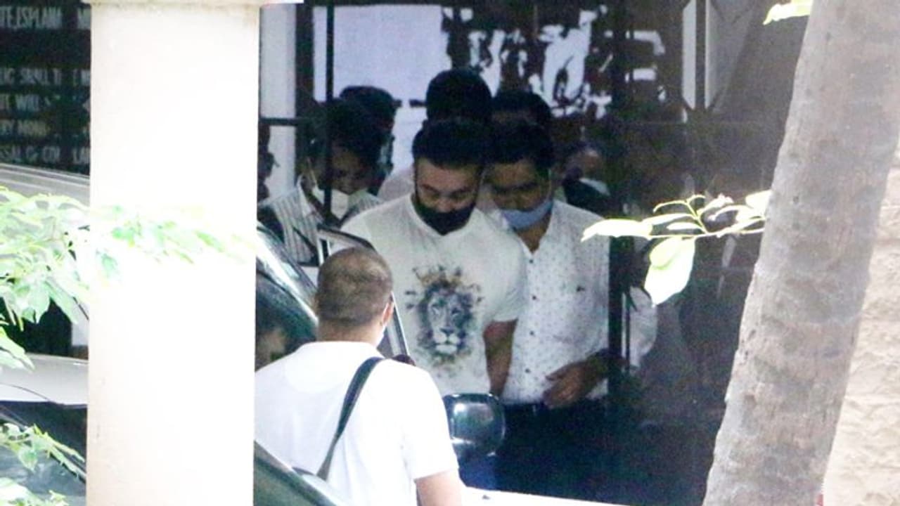 অনলাইন বেটিং এও কি জড়িত রাজ বাড়ল হেফাজত, পুলিশ খুঁজছে আন্তর্জাতিক চক্র অনলাইন বেটিং এও কি জড়িত রাজ বাড়ল হেফাজত, পুলিশ খুঁজছে আন্তর্জাতিক চক্র