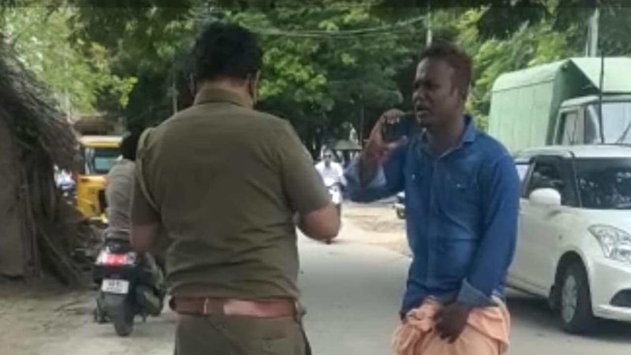 ஏய் கிளம்பு.. இது என் ஊரு.. போலீசை நடு ரோட்டில் வச்சு செய்த ரவுடி.. அதிரவைக்கும் காட்சி. ஏய் கிளம்பு.. இது என் ஊரு.. போலீசை நடு ரோட்டில் வச்சு செய்த ரவுடி.. அதிரவைக்கும் காட்சி.