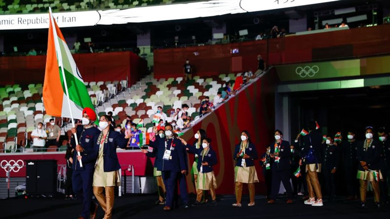 ടോക്യോ ഒളിംപിക്സ് ഉദ്ഘാടനച്ചടങ്ങുകൾ തുടങ്ങി, ഇന്ത്യൻ പതാകയേന്തി മൻപ്രീതും മേരി കോമും ടോക്യോ ഒളിംപിക്സ് ഉദ്ഘാടനച്ചടങ്ങുകൾ തുടങ്ങി, ഇന്ത്യൻ പതാകയേന്തി മൻപ്രീതും മേരി കോമും