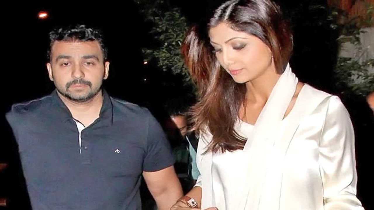 Porn Film Racket Case: राज कुंद्रा के खिलाफ FEMA के तहत दर्ज हो सकता है केस, शिल्पा ने दिया कंपनी से इस्तीफा Porn Film Racket Case: राज कुंद्रा के खिलाफ FEMA के तहत दर्ज हो सकता है केस, शिल्पा ने दिया कंपनी से इस्तीफा