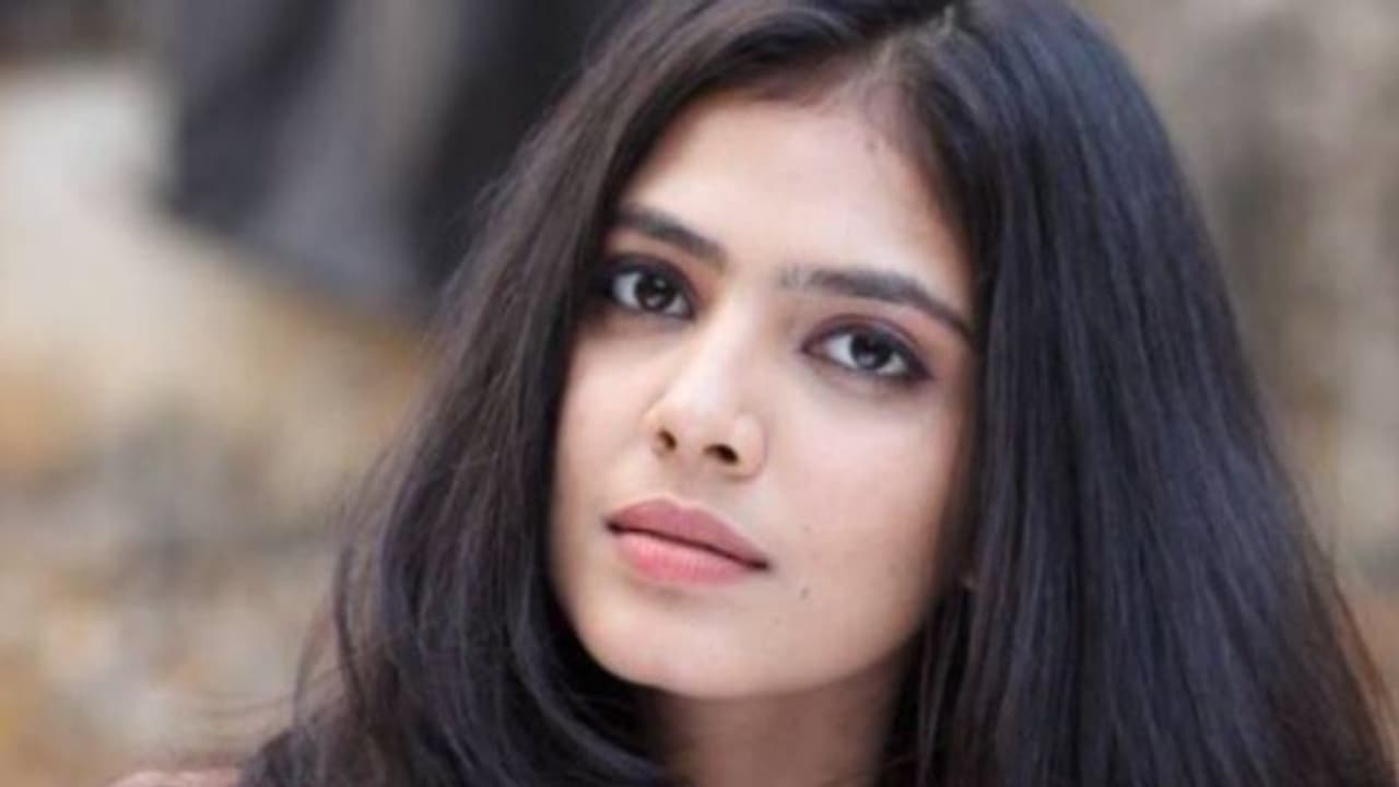 'എന്റെ പേരില് ചാറ്റ് ചെയ്യുന്നത് വ്യാജൻ', മുന്നറിയിപ്പ് നല്കി മാളവിക മോഹനൻ 'എന്റെ പേരില് ചാറ്റ് ചെയ്യുന്നത് വ്യാജൻ', മുന്നറിയിപ്പ് നല്കി മാളവിക മോഹനൻ