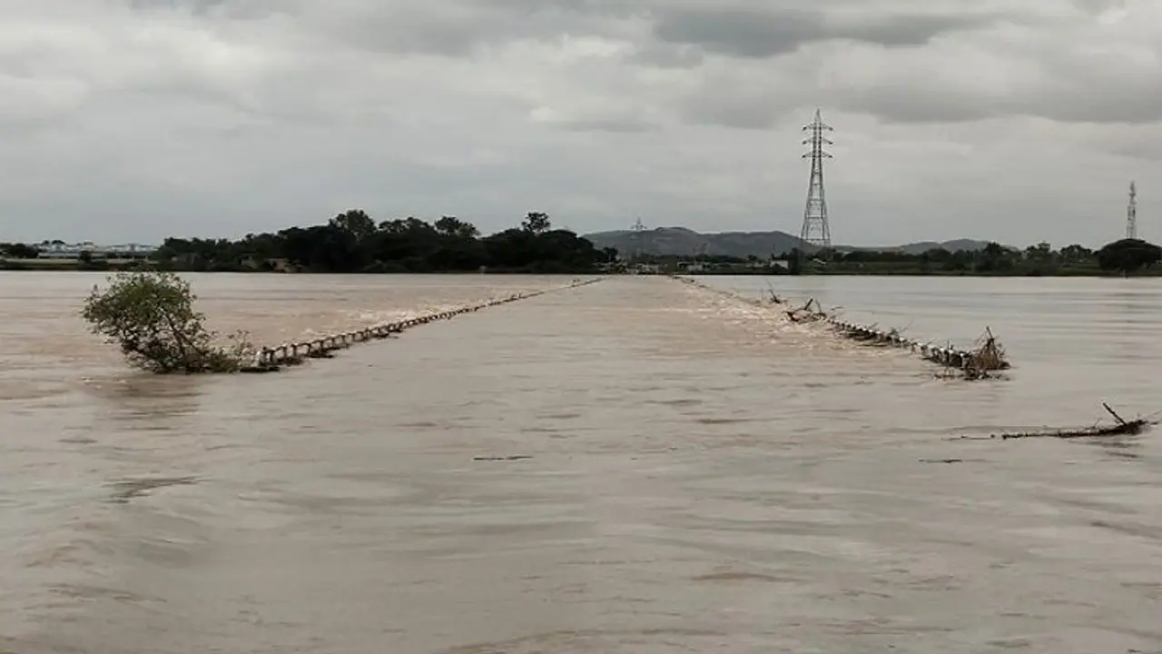 ಅಥಣಿ: ಪ್ರವಾಹ ಆಯ್ತು ಈಗ ಸಾಂಕ್ರಾಮಿಕ ರೋಗ ಭೀತಿ