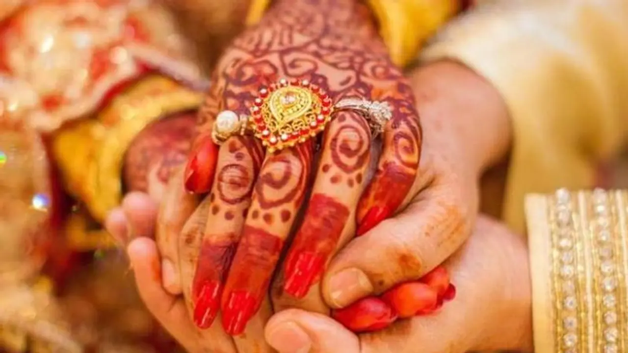 Dowry : വിവാഹത്തിന് വധുവിന് നൽകുന്ന സമ്മാനങ്ങൾ സ്ത്രീധനമല്ലെന്ന് ഹൈക്കോടതി