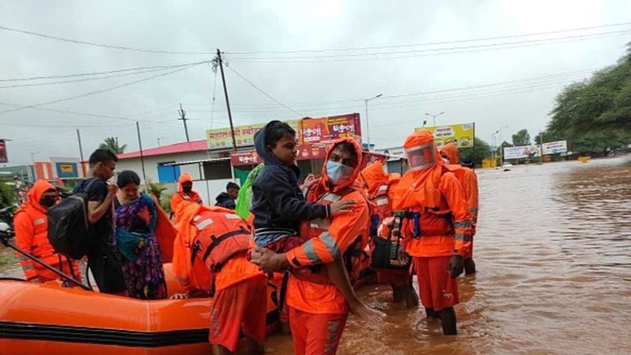 জমেছিল ১৮ কিমি লম্বা মেঘ মহারাষ্ট্রের বিপর্যয়ের নেপথ্যে ভয়ঙ্কর কারণ, বিভ্রান্ত আবহাওয়াবিদরা