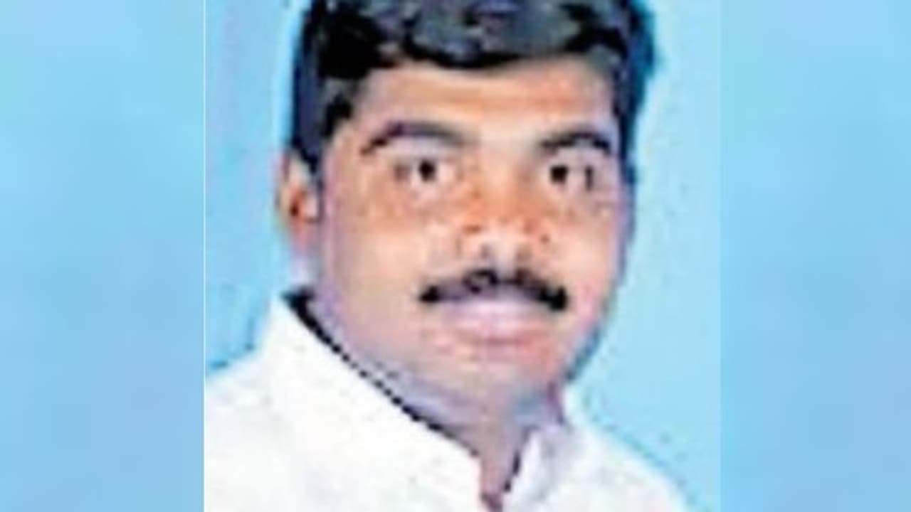 വിവാഹങ്ങൾക്ക് സ്വർണം നൽകാമെന്നു വാഗ്ദാനം, ജ്വല്ലറി ഉടമ തട്ടിയെടുത്തത് ലക്ഷങ്ങൾ വിവാഹങ്ങൾക്ക് സ്വർണം നൽകാമെന്നു വാഗ്ദാനം, ജ്വല്ലറി ഉടമ തട്ടിയെടുത്തത് ലക്ഷങ്ങൾ