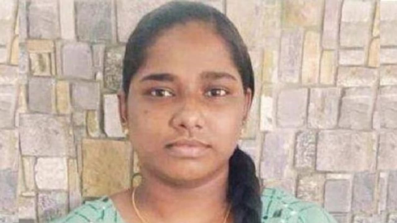 ആലപ്പുഴയിൽ യുവതി ദുരൂഹ സാഹചര്യത്തിൽ മരിച്ചു: സഹോദരി ഭർത്താവിനെ കാണാനില്ല, അന്വേഷണം ഊർജിതം ആലപ്പുഴയിൽ യുവതി ദുരൂഹ സാഹചര്യത്തിൽ മരിച്ചു: സഹോദരി ഭർത്താവിനെ കാണാനില്ല, അന്വേഷണം ഊർജിതം