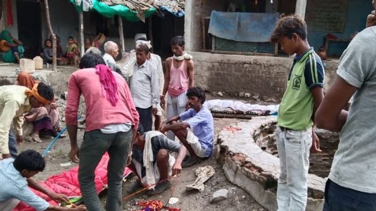 बिजली का स्विच ऑन करते ही हुआ ब्लास्ट, MP के एक ही परिवार के 9 लोग जिंदा जले..एक गलती से सभी की मौत बिजली का स्विच ऑन करते ही हुआ ब्लास्ट, MP के एक ही परिवार के 9 लोग जिंदा जले..एक गलती से सभी की मौत