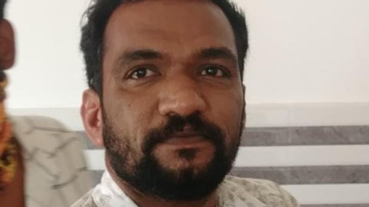 യുവതിയെ മരിച്ച നിലയിൽ കണ്ടെത്തിയ സംഭവം: ഒളിവിലായിരുന്ന സഹോദരീ ഭർത്താവ് പിടിയിൽ യുവതിയെ മരിച്ച നിലയിൽ കണ്ടെത്തിയ സംഭവം: ഒളിവിലായിരുന്ന സഹോദരീ ഭർത്താവ് പിടിയിൽ