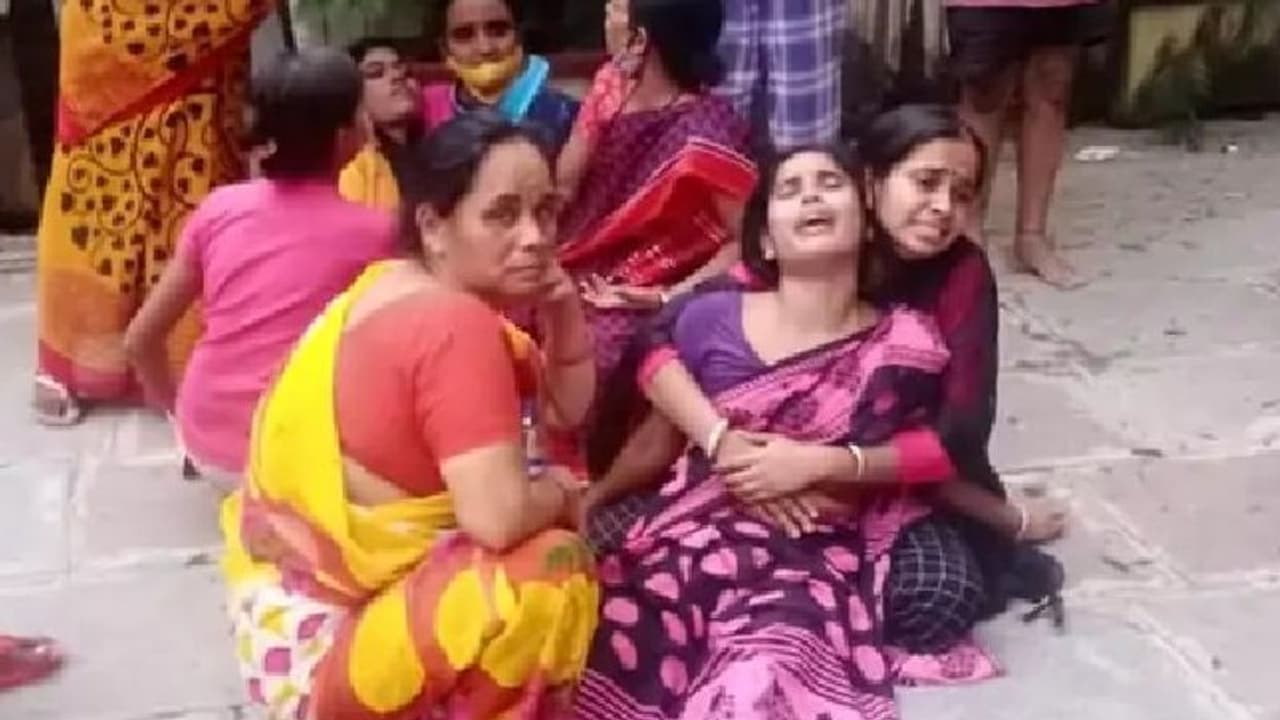 महाराष्ट्र में एक और बड़ा हादसा: बारिश के कहर के बीच 4 मजदूरों की मौत, सड़क पर चीख रहे पत्नी और बच्चे महाराष्ट्र में एक और बड़ा हादसा: बारिश के कहर के बीच 4 मजदूरों की मौत, सड़क पर चीख रहे पत्नी और बच्चे
