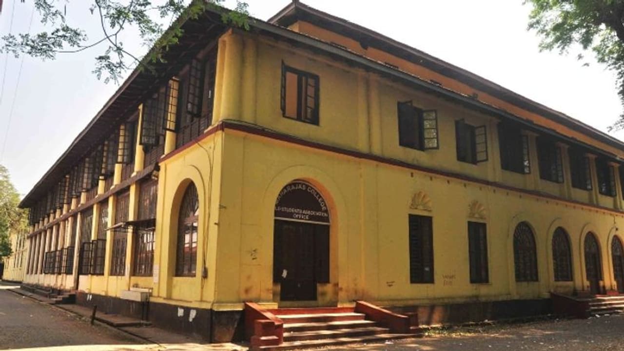 മഹാരാജാസ് പ്രിൻസിപ്പാളിനെതിരെ ഒരു വിഭാഗം അധ്യാപകരുടെ സമരം; സ്ത്രീവിരുദ്ധ നിലപാട് സ്വീകരിക്കുന്നുവെന്ന് ആക്ഷേപം മഹാരാജാസ് പ്രിൻസിപ്പാളിനെതിരെ ഒരു വിഭാഗം അധ്യാപകരുടെ സമരം; സ്ത്രീവിരുദ്ധ നിലപാട് സ്വീകരിക്കുന്നുവെന്ന് ആക്ഷേപം