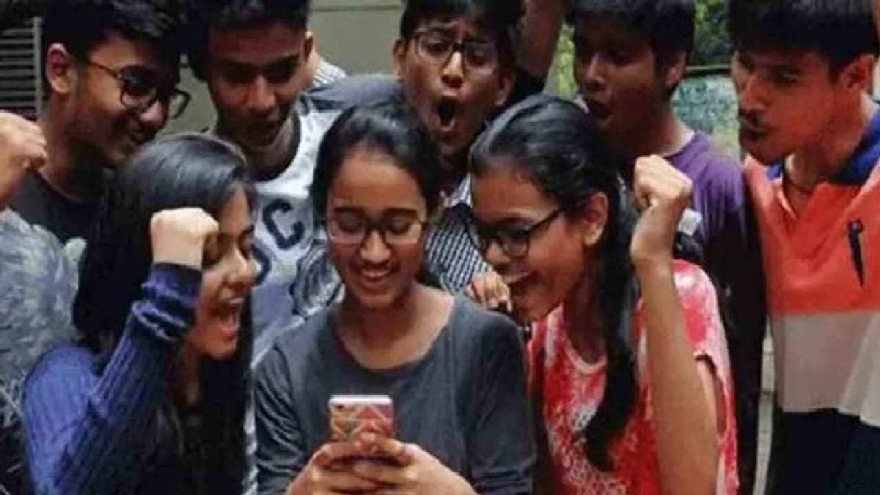 छत्तीसगढ़ बोर्ड ने जारी किया 12वीं का रिजल्ट: छात्र सबसे पहले यहां चेक करें अपने नतीजे छत्तीसगढ़ बोर्ड ने जारी किया 12वीं का रिजल्ट: छात्र सबसे पहले यहां चेक करें अपने नतीजे