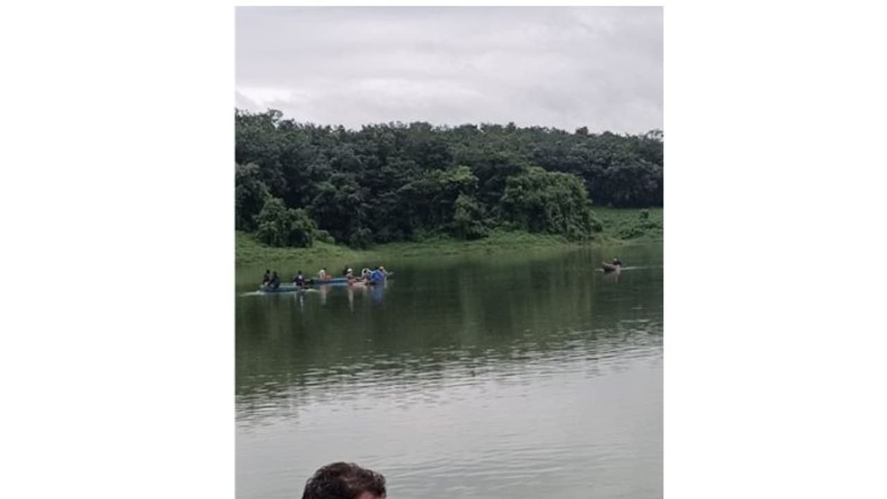 മീൻ പിടിക്കുന്നതിനിടയിൽ വഞ്ചിമറിഞ്ഞ് റിസർവോയറിൽ വീണ യുവാവ് മരിച്ചു മീൻ പിടിക്കുന്നതിനിടയിൽ വഞ്ചിമറിഞ്ഞ് റിസർവോയറിൽ വീണ യുവാവ് മരിച്ചു