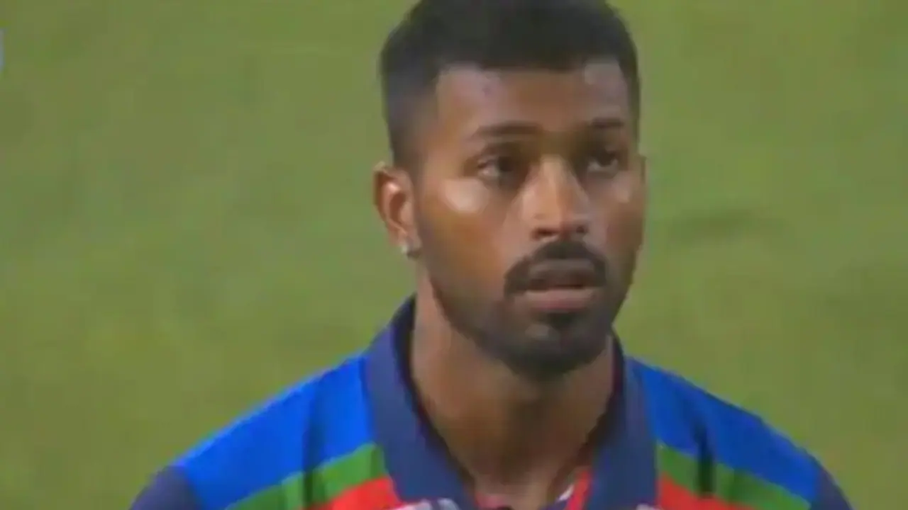 मैच से पहले Hardik Pandya ने ये क्या कर दिया, सोशल मीडिया में वायरल हुआ वीडियो मैच से पहले Hardik Pandya ने ये क्या कर दिया, सोशल मीडिया में वायरल हुआ वीडियो