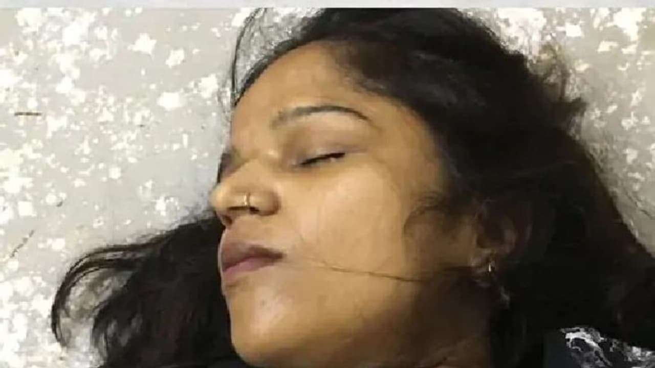 न टेंशन न परेशानी..फिर भी लेडी टीचर ने लगाई फांसी, पति के साथ चाय पी..ऑफिस के लिए गेट तक छोड़ा..फिर न टेंशन न परेशानी..फिर भी लेडी टीचर ने लगाई फांसी, पति के साथ चाय पी..ऑफिस के लिए गेट तक छोड़ा..फिर