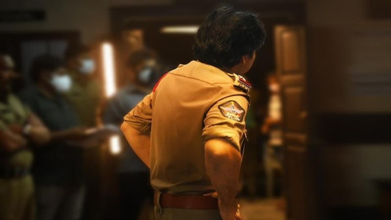 AK రీమేక్: పవన్ ఫ్యాన్స్కు అదిరిపోయే న్యూస్ AK రీమేక్: పవన్ ఫ్యాన్స్కు అదిరిపోయే న్యూస్