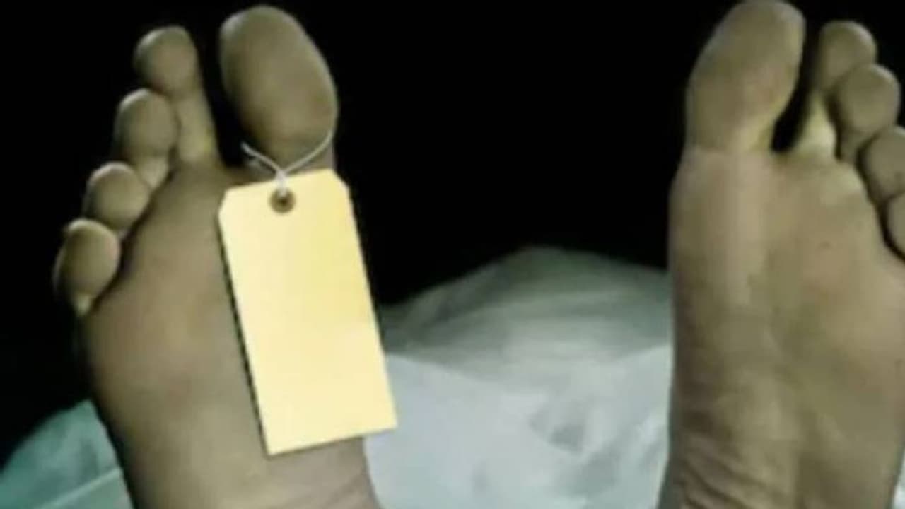 കാമുകിയെ കാണാനെത്തിയ യുവാവിനെ ജനനേന്ദ്രിയം മുറിച്ച് മാറ്റിയശേഷം തല്ലിക്കൊന്നു, പ്രതിഷേധം, സംഘർഷം കാമുകിയെ കാണാനെത്തിയ യുവാവിനെ ജനനേന്ദ്രിയം മുറിച്ച് മാറ്റിയശേഷം തല്ലിക്കൊന്നു, പ്രതിഷേധം, സംഘർഷം