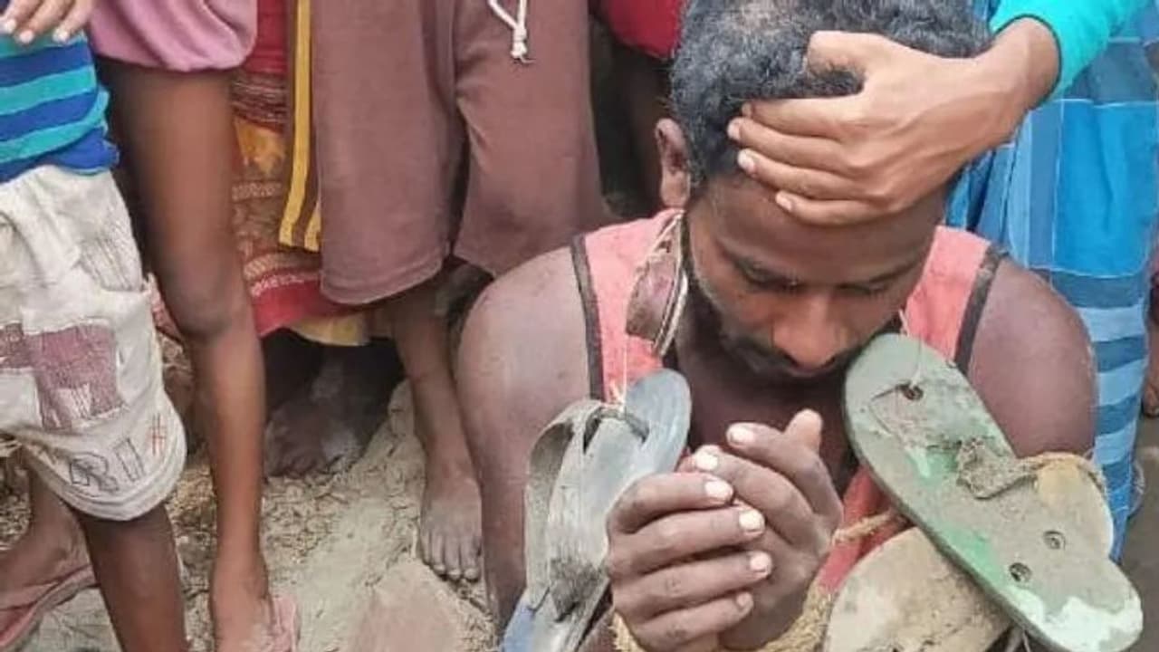 पड़ोसी के घर गई थी बीवी, गुस्से में शौहर ने कह दिया तीन तलाक; रिप्लाई में ससुरालवालों ने दी यह सजा पड़ोसी के घर गई थी बीवी, गुस्से में शौहर ने कह दिया तीन तलाक; रिप्लाई में ससुरालवालों ने दी यह सजा