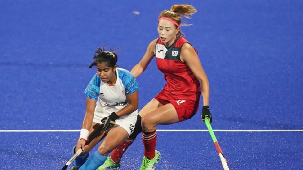 അച്ഛനുപേക്ഷിച്ചു, ടയർ ഫാക്ടറിയിൽ ജോലി ചെയ്ത് അമ്മ വളര്ത്തി; നേഹ ഗോയല് ഒളിംപിക്സിനെത്തിയത് കണ്ണുനനയ്ക്കും അച്ഛനുപേക്ഷിച്ചു, ടയർ ഫാക്ടറിയിൽ ജോലി ചെയ്ത് അമ്മ വളര്ത്തി; നേഹ ഗോയല് ഒളിംപിക്സിനെത്തിയത് കണ്ണുനനയ്ക്കും