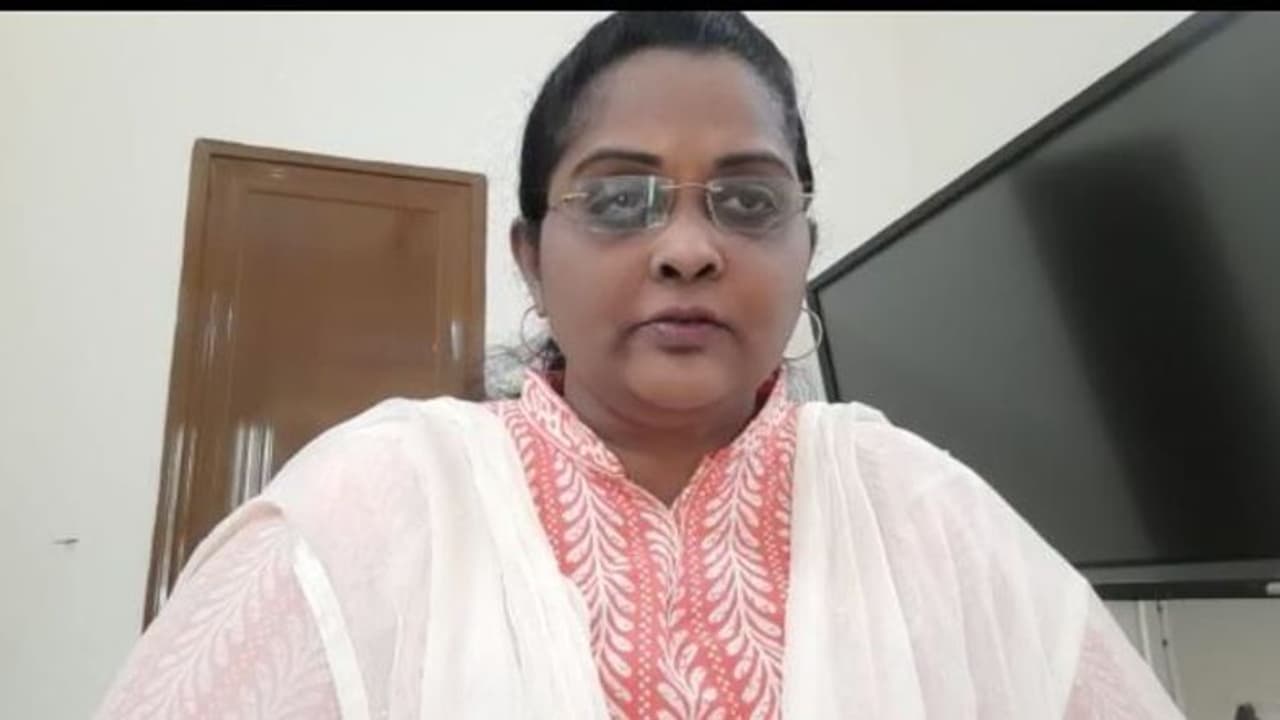 ఏపీలో మరో నాలుగురోజులు వర్షాలు... అమరావతి వాతావరణ కేంద్రం ప్రకటన (వీడియో) ఏపీలో మరో నాలుగురోజులు వర్షాలు... అమరావతి వాతావరణ కేంద్రం ప్రకటన (వీడియో)