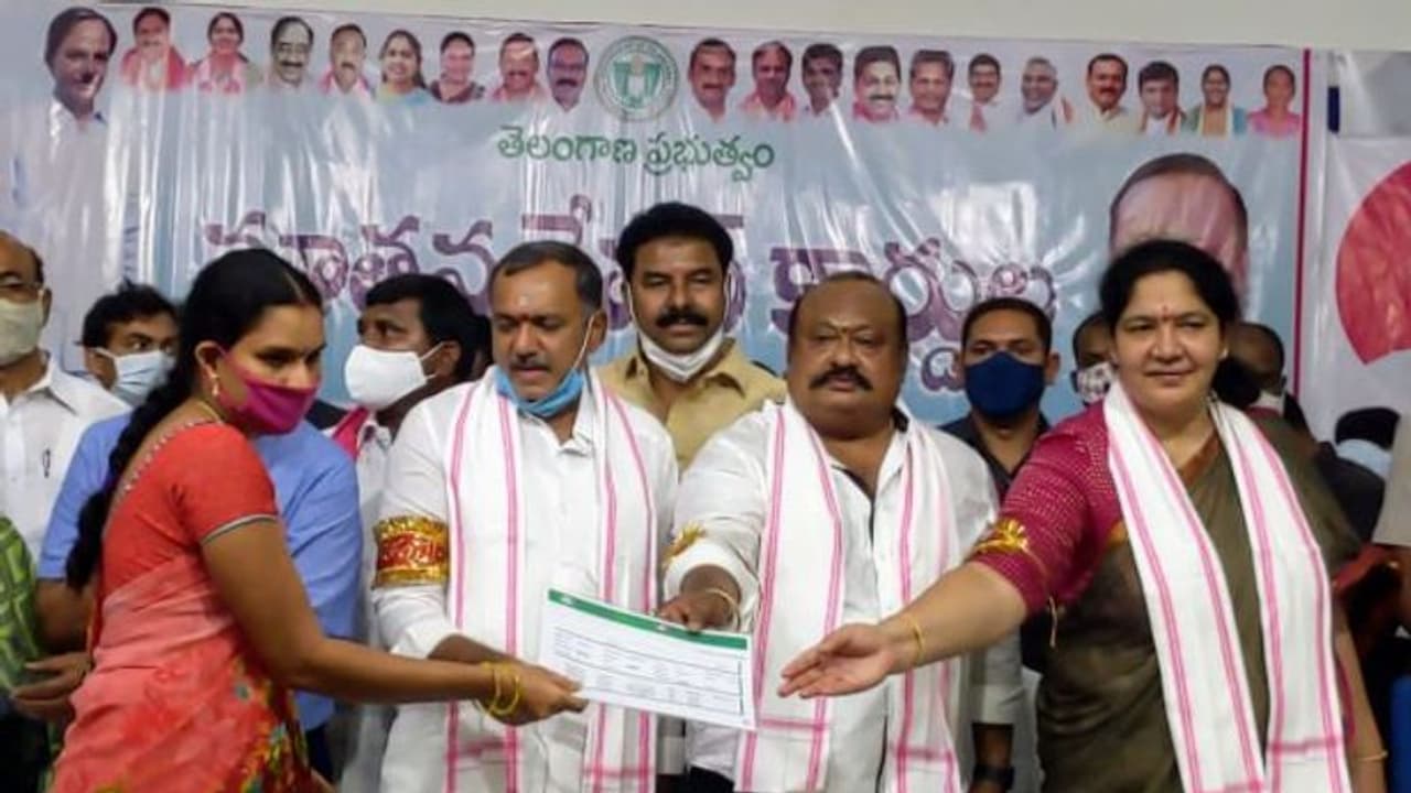 మానవత్వమున్న మహా మనిషి కేసీఆర్... అందువల్లే గొప్ప సంకల్పం: మంత్రి గంగుల మానవత్వమున్న మహా మనిషి కేసీఆర్... అందువల్లే గొప్ప సంకల్పం: మంత్రి గంగుల