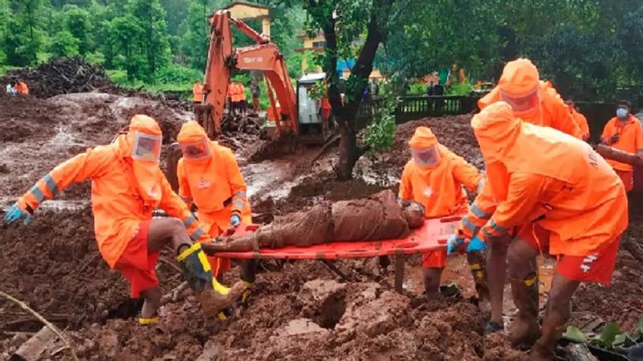 महाराष्ट्र में कुदरत के कहर: मलबे में ही 32 शवों का होगा अंतिम संस्कार..ग्रामीण नहीं चाहते सर्च ऑपरेशन महाराष्ट्र में कुदरत के कहर: मलबे में ही 32 शवों का होगा अंतिम संस्कार..ग्रामीण नहीं चाहते सर्च ऑपरेशन