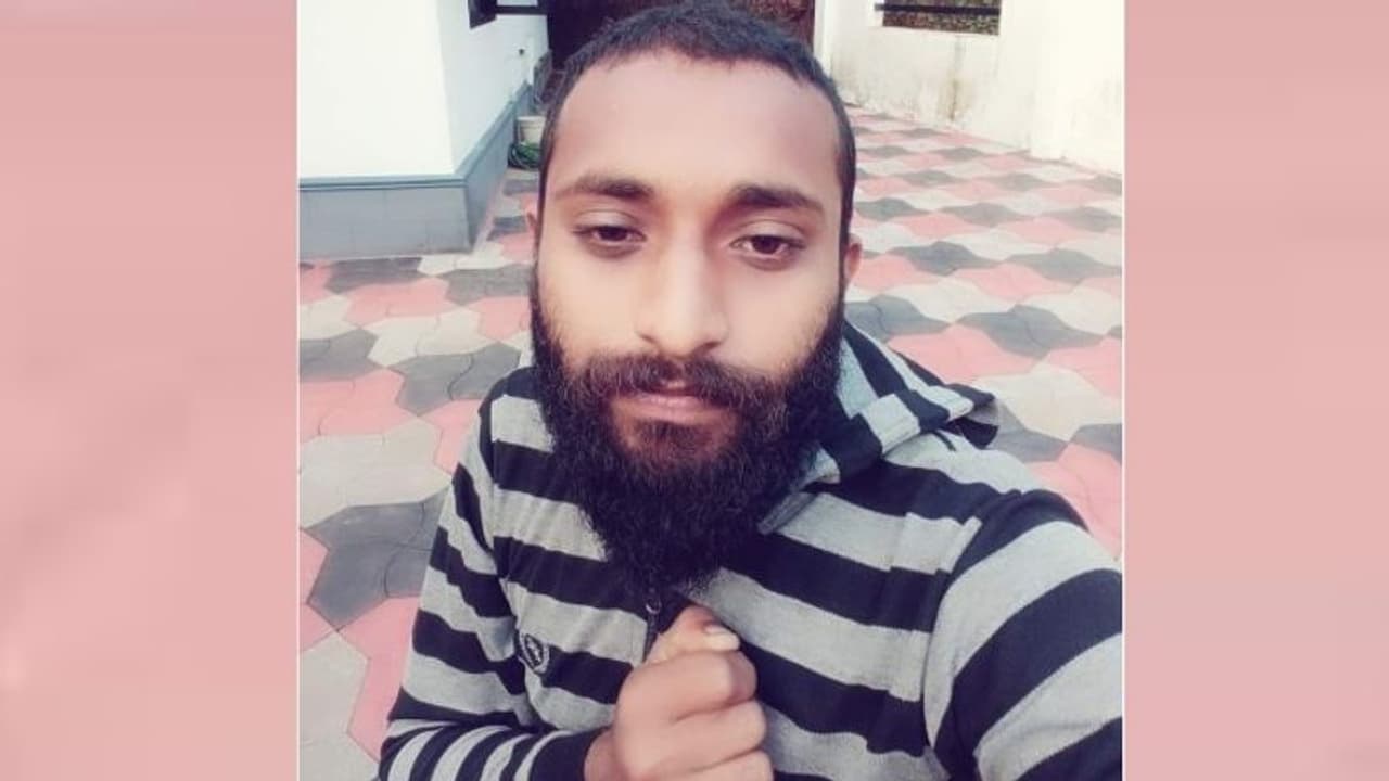 കോഴിക്കോട് യുവാവിനെ തൂങ്ങിമരിച്ച നിലയിൽ കണ്ടെത്തി കോഴിക്കോട് യുവാവിനെ തൂങ്ങിമരിച്ച നിലയിൽ കണ്ടെത്തി