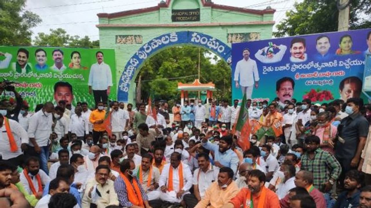 టిప్పు సుల్తాన్ విగ్రహ వివాదం... ప్రొద్దుటూరులో ఉద్రిక్తత, సోము వీర్రాజు అరెస్ట్
