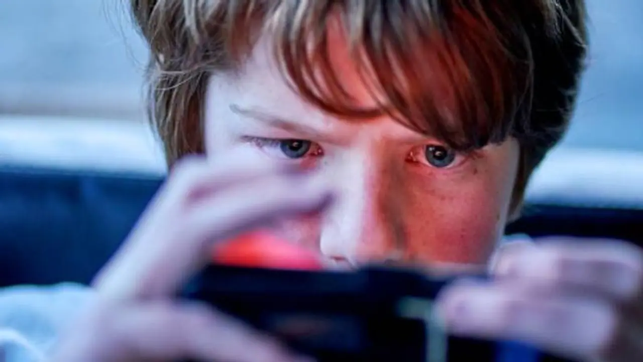 വീട്ടുജോലി ചെയ്യാൻ നിർബന്ധിക്കുന്നു, അച്ഛനെതിരെ പരാതിയുമായി 14 കാരൻ പൊലീസ് സ്റ്റേഷനിൽ വീട്ടുജോലി ചെയ്യാൻ നിർബന്ധിക്കുന്നു, അച്ഛനെതിരെ പരാതിയുമായി 14 കാരൻ പൊലീസ് സ്റ്റേഷനിൽ