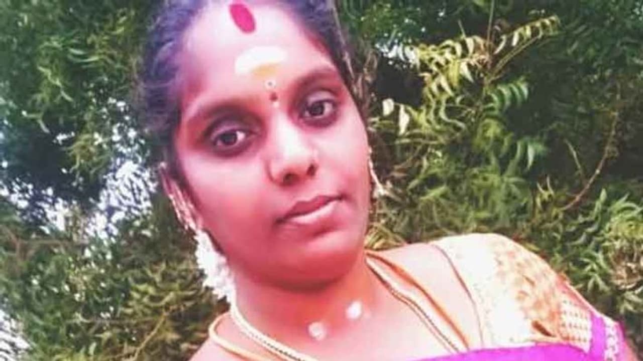 நினைக்கும் போதெல்லாம் வீட்டை விட்டு வெளியேறி உல்லாசம்.. மருமகனுடன் சேர்ந்து மகளை போட்டுத்தள்ளிய தாய்..! நினைக்கும் போதெல்லாம் வீட்டை விட்டு வெளியேறி உல்லாசம்.. மருமகனுடன் சேர்ந்து மகளை போட்டுத்தள்ளிய தாய்..!