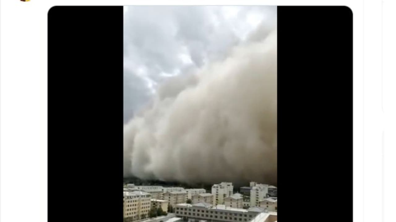 Ever seen a 100 metre high sandstorm? China's Dunhuang just did; video goes viral