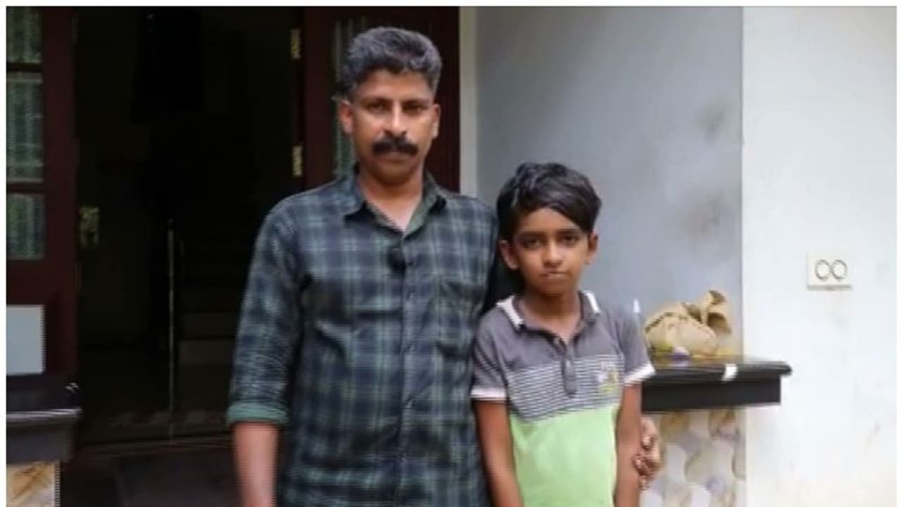 ഒടുവിൽ ആ ഭാഗ്യശാലിയെ കണ്ടെത്തി; വിഷു ബമ്പർ 10 കോടി കെട്ടിട നിര്മാണ തൊഴിലാളിക്ക് ഒടുവിൽ ആ ഭാഗ്യശാലിയെ കണ്ടെത്തി; വിഷു ബമ്പർ 10 കോടി കെട്ടിട നിര്മാണ തൊഴിലാളിക്ക്